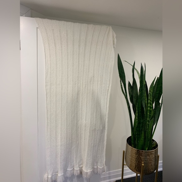 Beautiful soft white boho Afghan - Picture 1 of 6